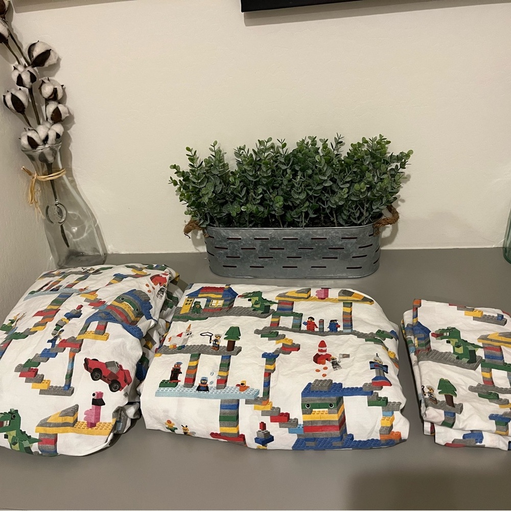 🌈 Pottery barn Lego bed sheets 🛏️